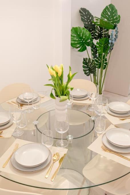 Isg Apartments O'Donnell 2-2-Free Parking Севиля Екстериор снимка